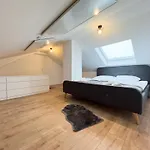 Klassen Apartments! Stadtnahes Ferienhaus* Mit Terrasse In * Fuer 6-8 Personen *
