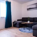 Klassen Apartments! Stadtnahes Ferienhaus* Mit Terrasse In * Fuer 6-8 Personen Аулендорф
