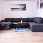 Дом отдыха Klassen Apartments! Stadtnahes Ferienhaus* Mit Terrasse In * Fuer 6-8 Personen *