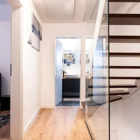 Дом отдыха Klassen Apartments! Stadtnahes Ferienhaus* Mit Terrasse In * Fuer 6-8 Personen