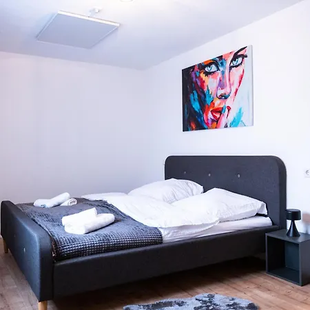 Klassen Apartments! Stadtnahes Ferienhaus* Mit Terrasse In * Fuer 6-8 Personen Аулендорф