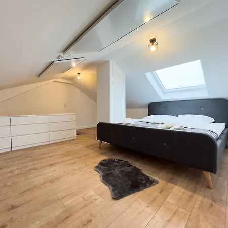 Klassen Apartments! Stadtnahes Ferienhaus* Mit Terrasse In * Fuer 6-8 Personen *