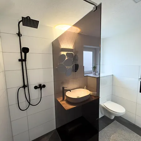 Klassen Apartments! Stadtnahes Ferienhaus* Mit Terrasse In * Fuer 6-8 Personen Hébergement de vacances Aulendorf