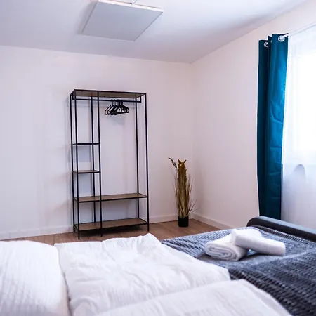 Klassen Apartments! Stadtnahes Ferienhaus* Mit Terrasse In * Fuer 6-8 Personen Hébergement de vacances