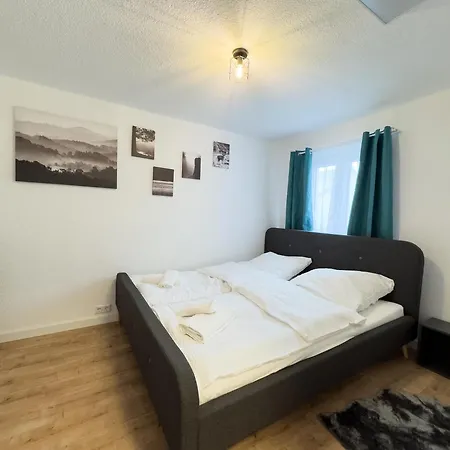 Klassen Apartments! Stadtnahes Ferienhaus* Mit Terrasse In * Fuer 6-8 Personen *