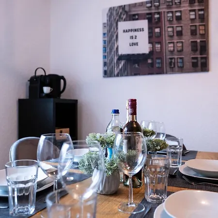 Дом отдыха Klassen Apartments! Stadtnahes Ferienhaus* Mit Terrasse In * Fuer 6-8 Personen