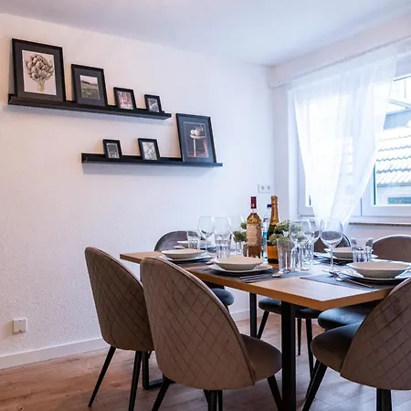 Klassen Apartments! Stadtnahes Ferienhaus* Mit Terrasse In * Fuer 6-8 Personen Hébergement de vacances Aulendorf