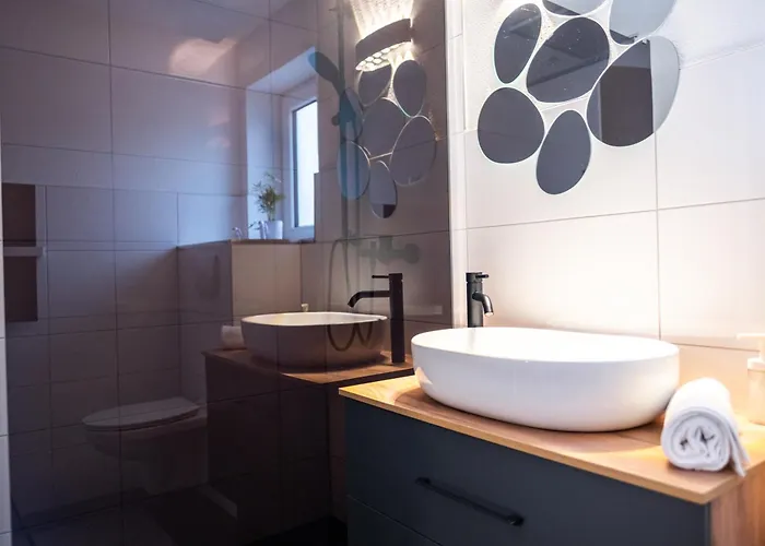 Dom wakacyjny Klassen Apartments! Stadtnahes Ferienhaus* Mit Terrasse In * Fuer 6-8 Personen *