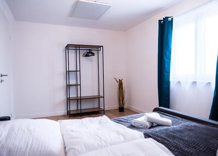 Klassen Apartments! Stadtnahes Ferienhaus* Mit Terrasse In * Fuer 6-8 Personen Dom wakacyjny